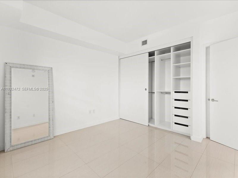 460 NE 28th St # 2203