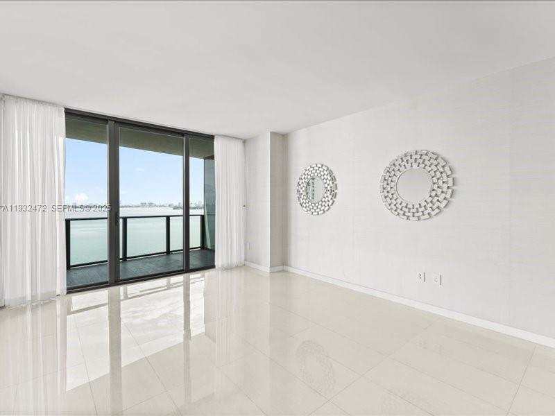 460 NE 28th St # 2203