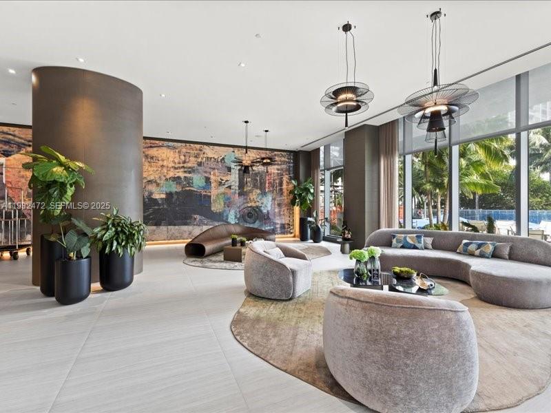 460 NE 28th St # 2203