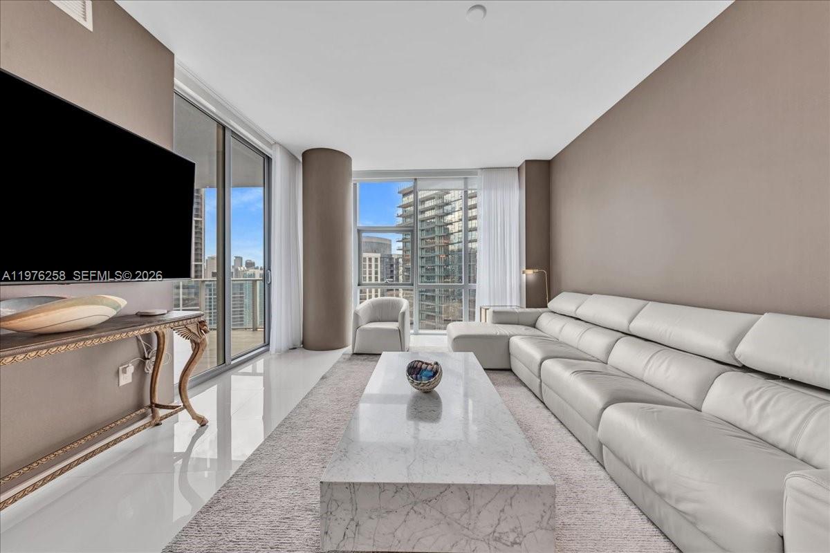 851 NE 1st Ave # 3711