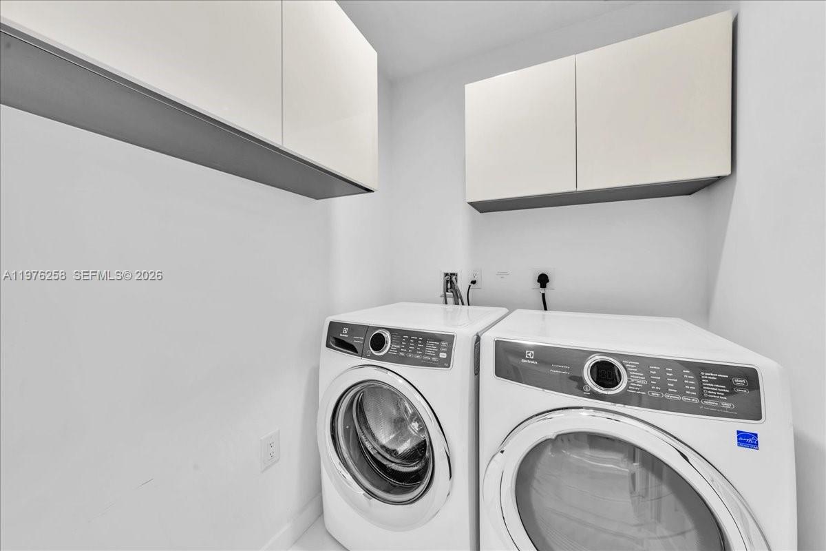 851 NE 1st Ave # 3711