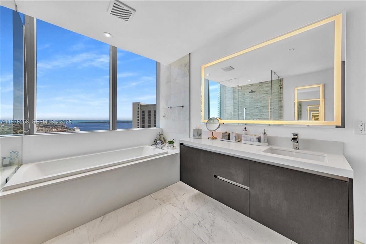 851 NE 1st Ave # 3711