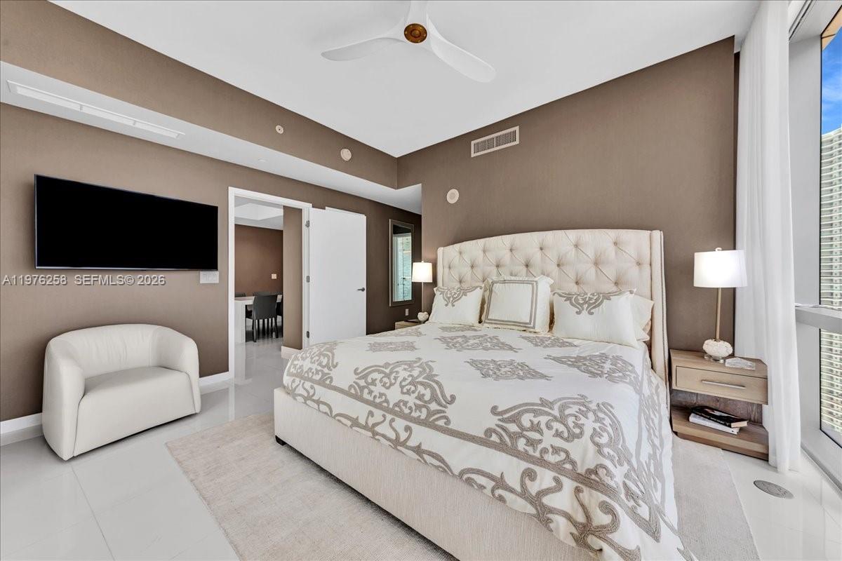 851 NE 1st Ave # 3711