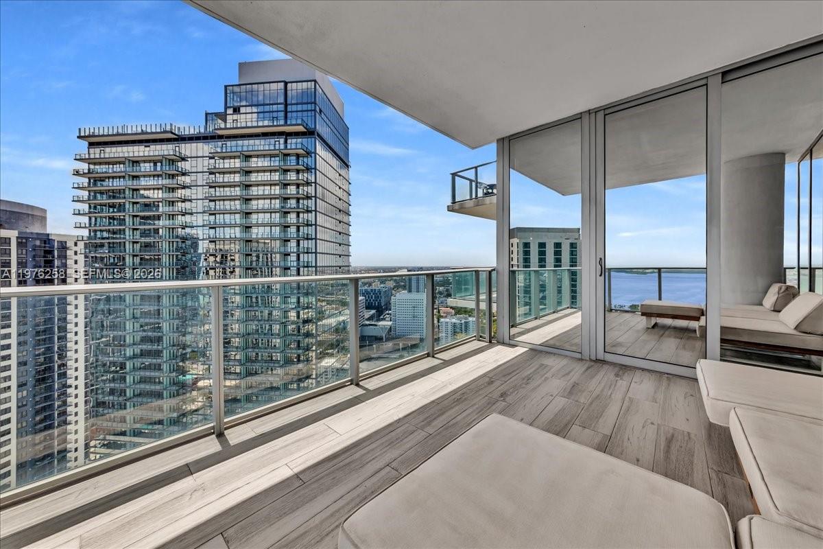 851 NE 1st Ave # 3711