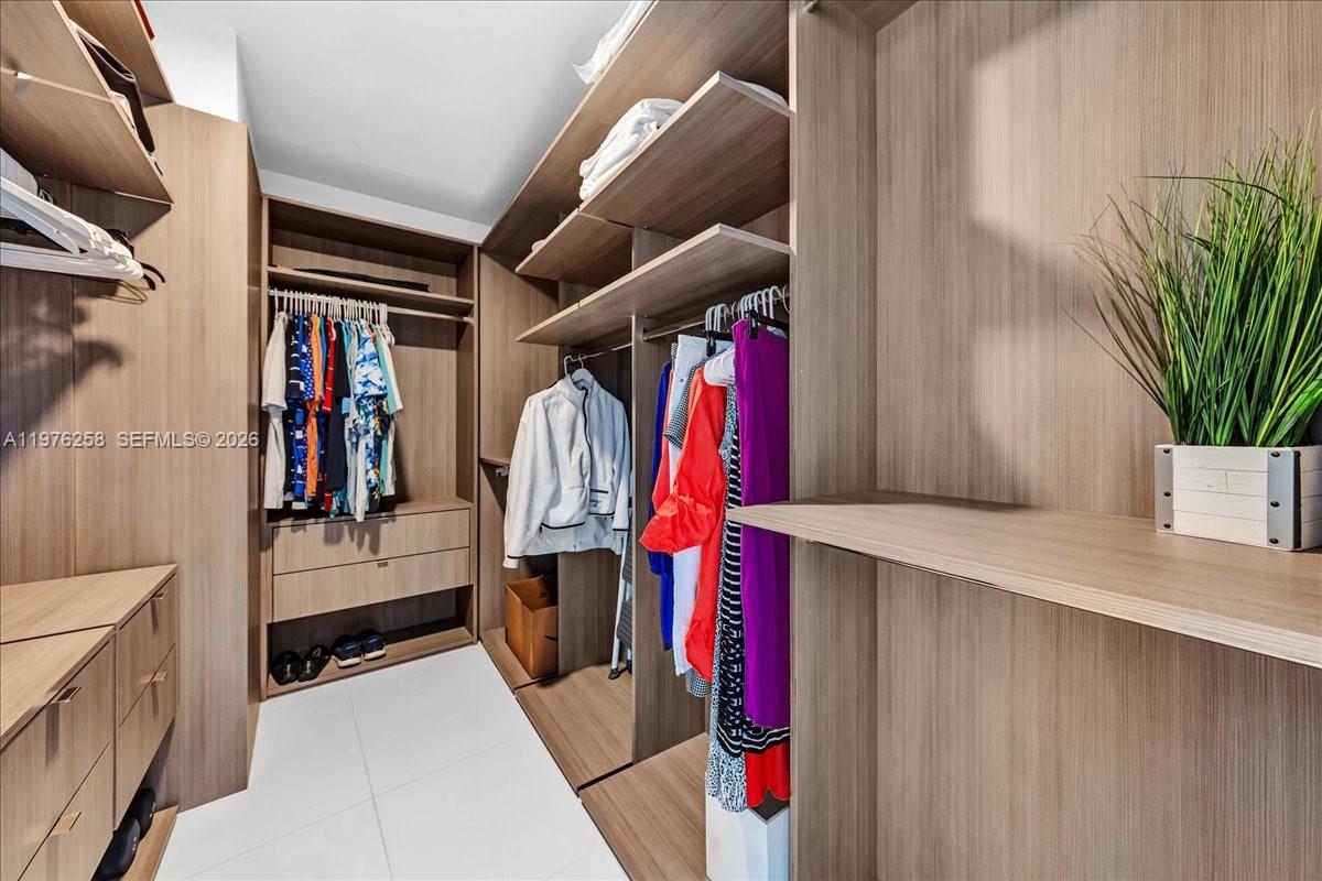 851 NE 1st Ave # 3711