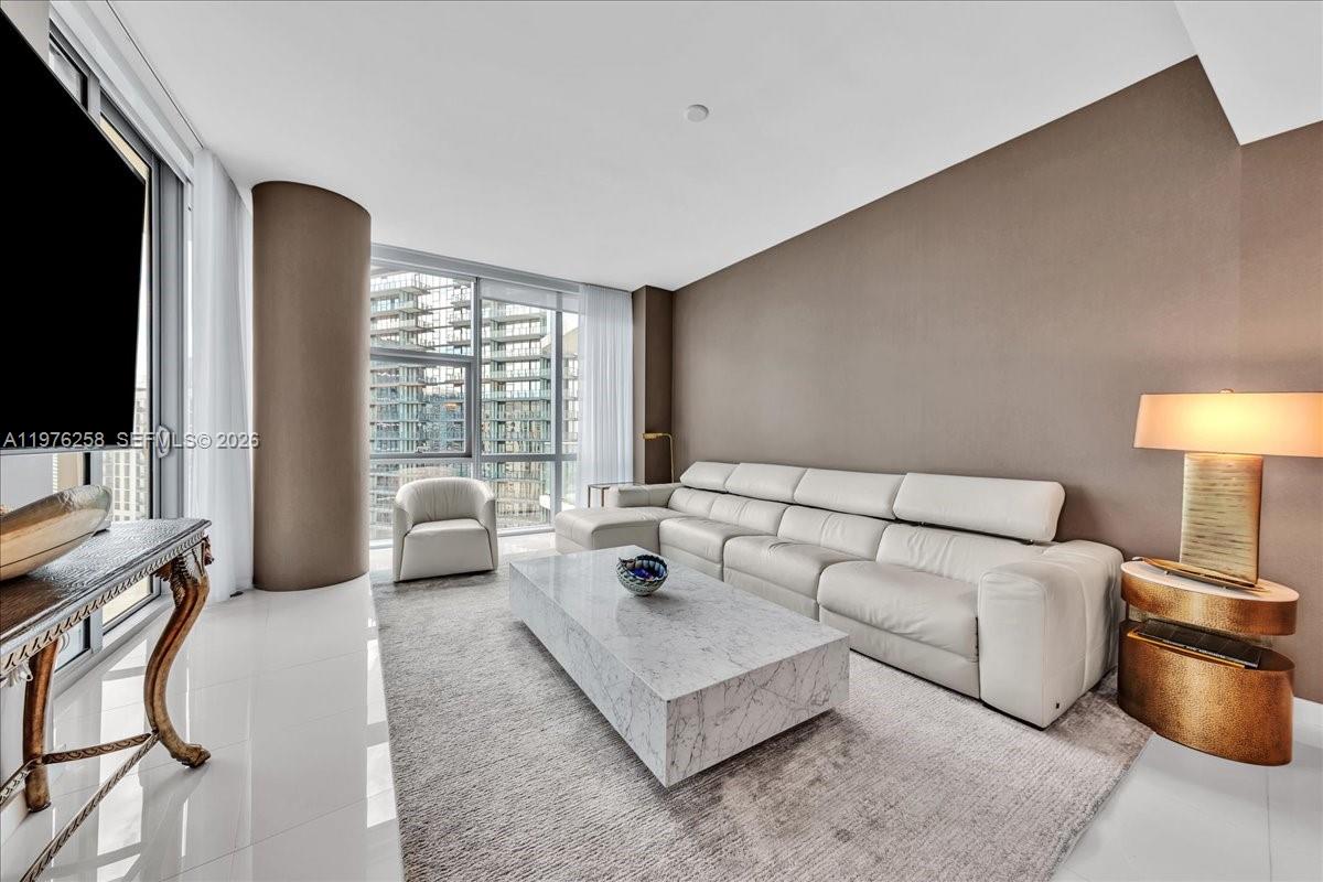 851 NE 1st Ave # 3711