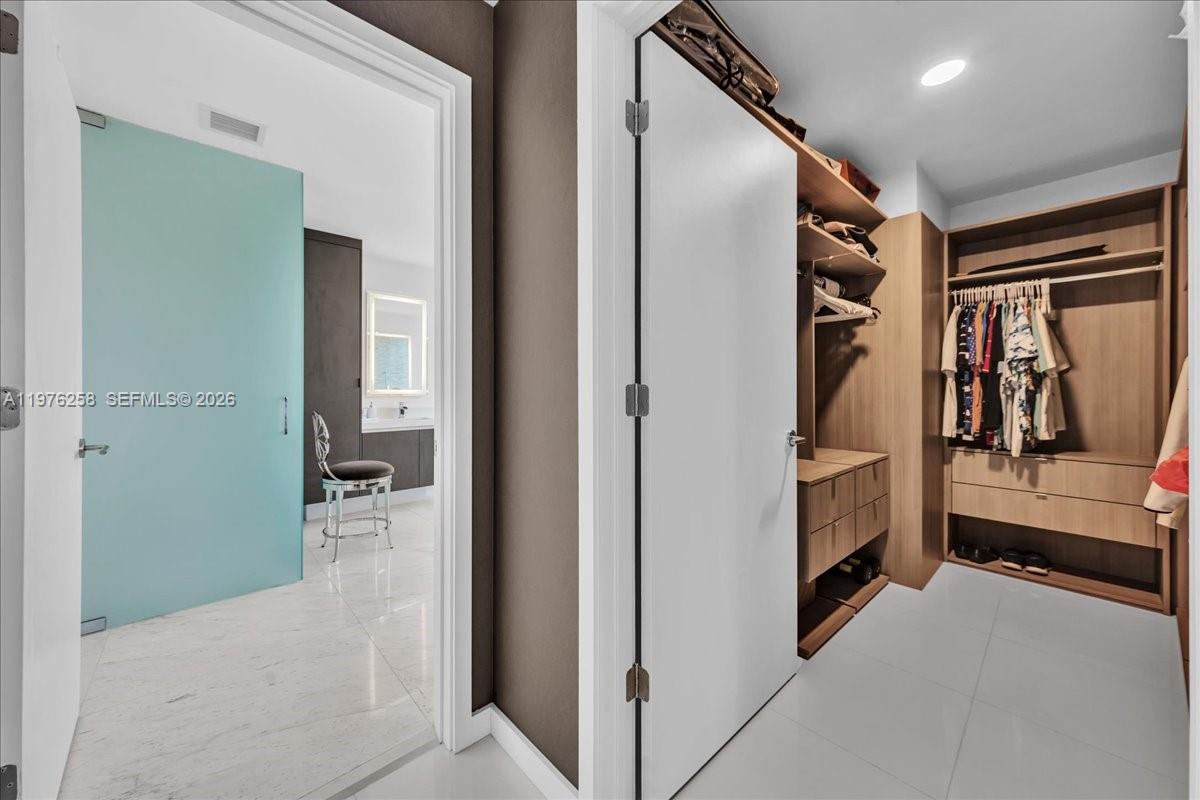 851 NE 1st Ave # 3711