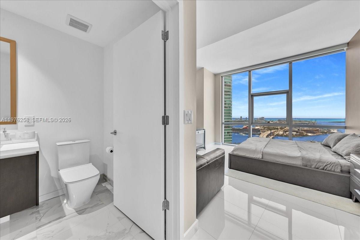 851 NE 1st Ave # 3711