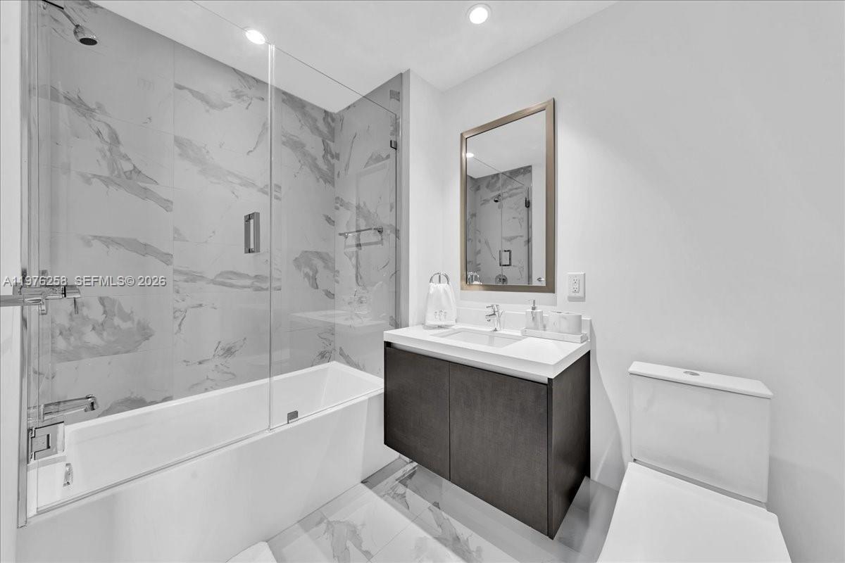 851 NE 1st Ave # 3711