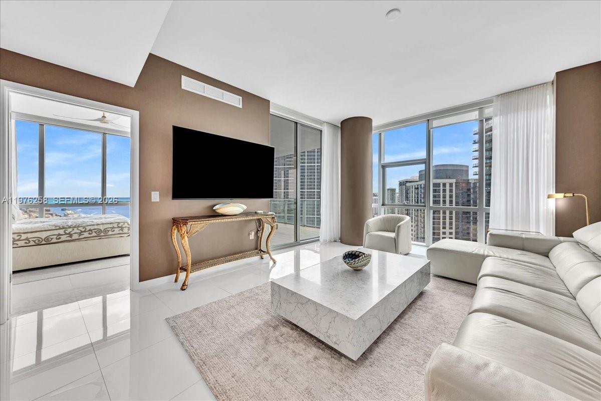 851 NE 1st Ave # 3711