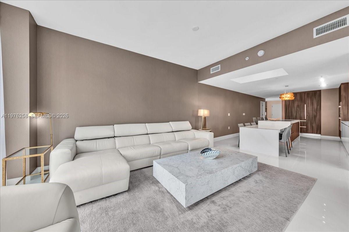 851 NE 1st Ave # 3711