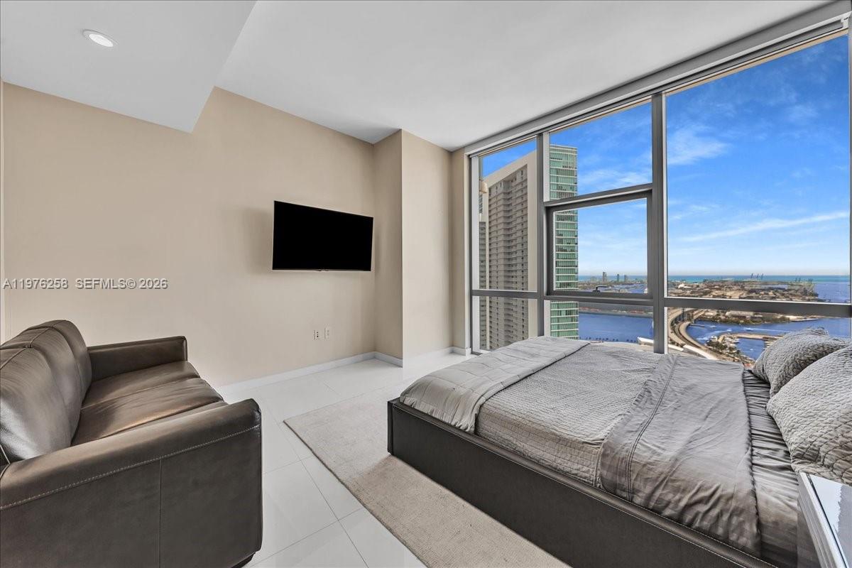 851 NE 1st Ave # 3711