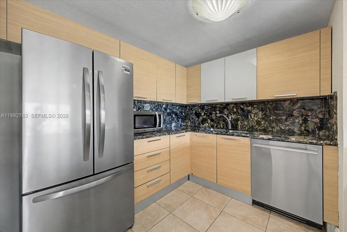 2451 Brickell Ave # 4F