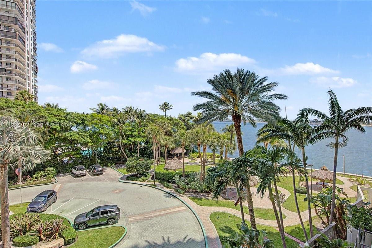 2451 Brickell Ave # 4F