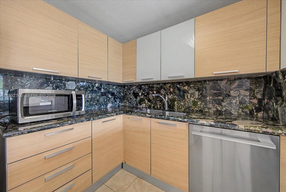 2451 Brickell Ave # 4F