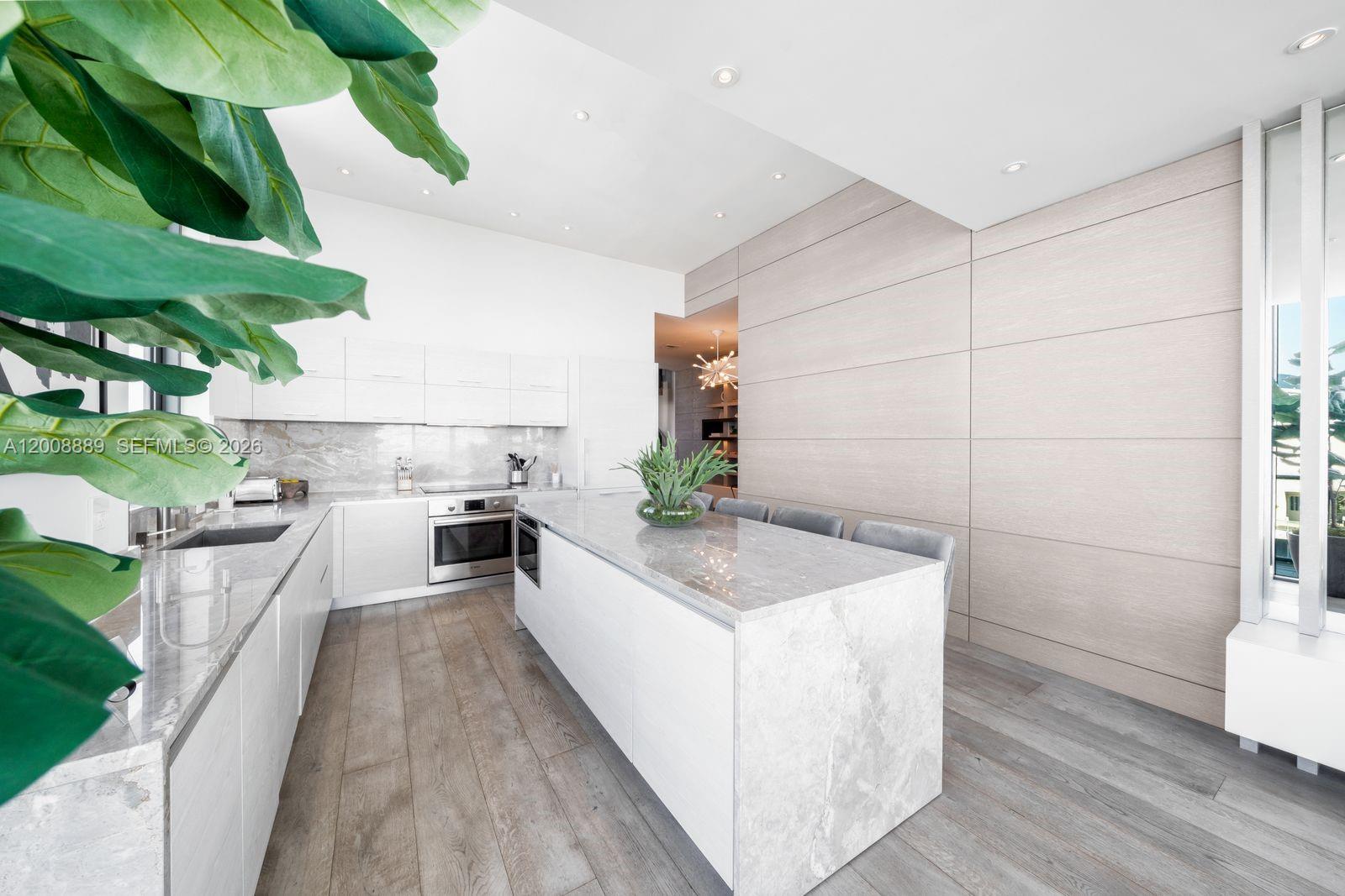 1300 S Miami Ave Unit: UPH4