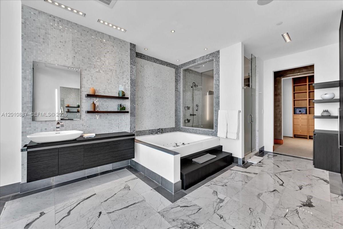 200 Biscayne Boulevard Way # 5401 Unit: PH 5401