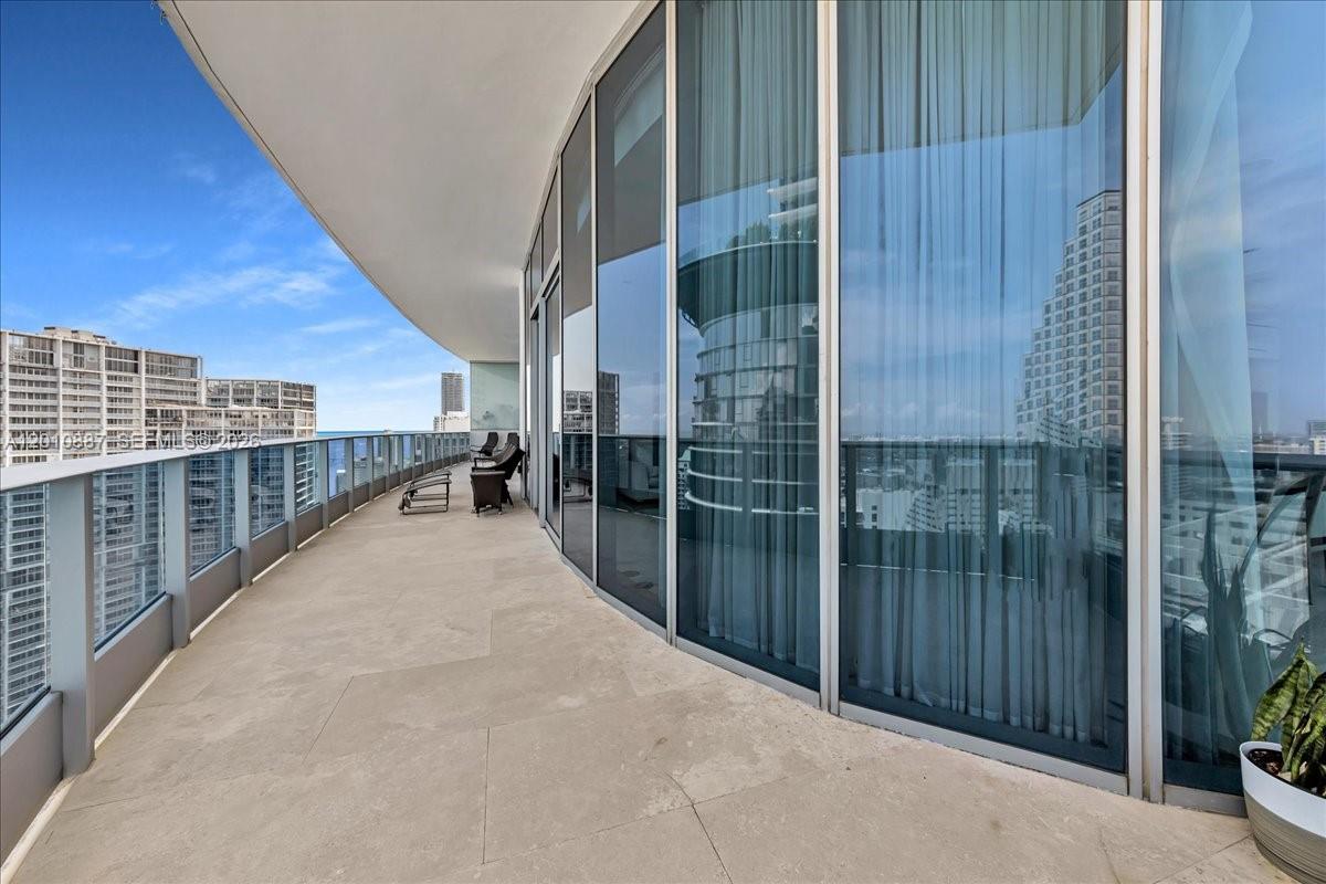 200 Biscayne Boulevard Way # 5401 Unit: PH 5401