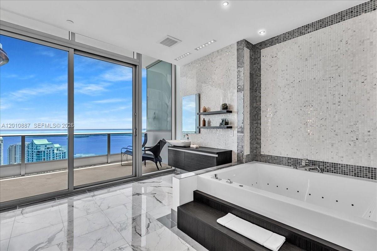 200 Biscayne Boulevard Way # 5401 Unit: PH 5401