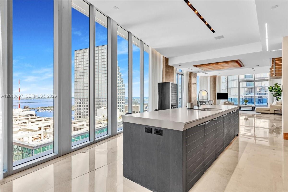 200 Biscayne Boulevard Way # 5401 Unit: PH 5401