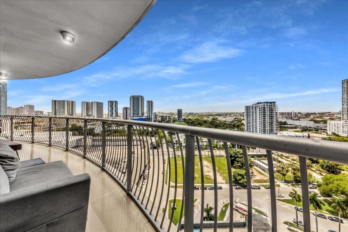 1750 N Bayshore Dr # 2015