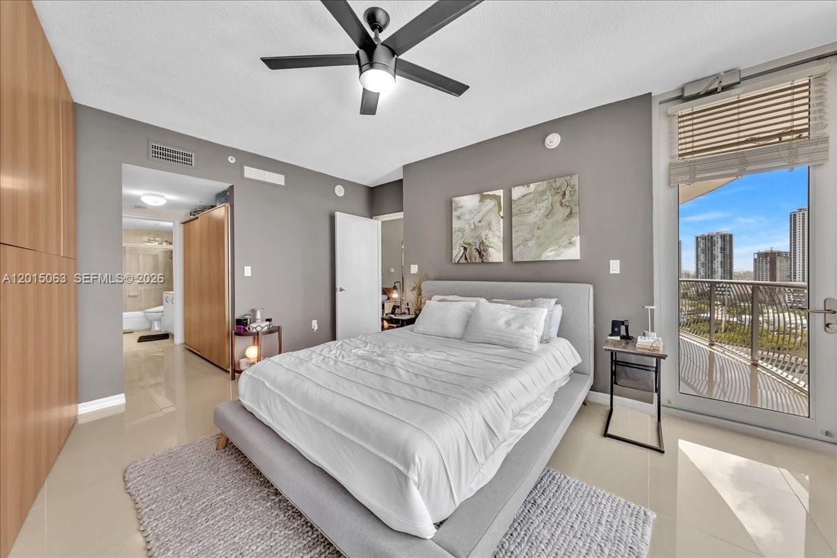 1750 N Bayshore Dr # 2015