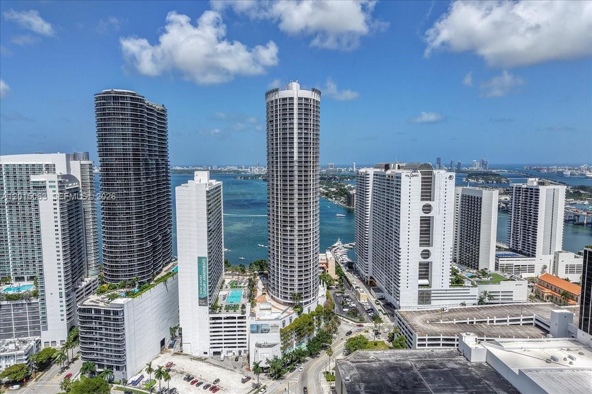 1750 N Bayshore Dr # 2015