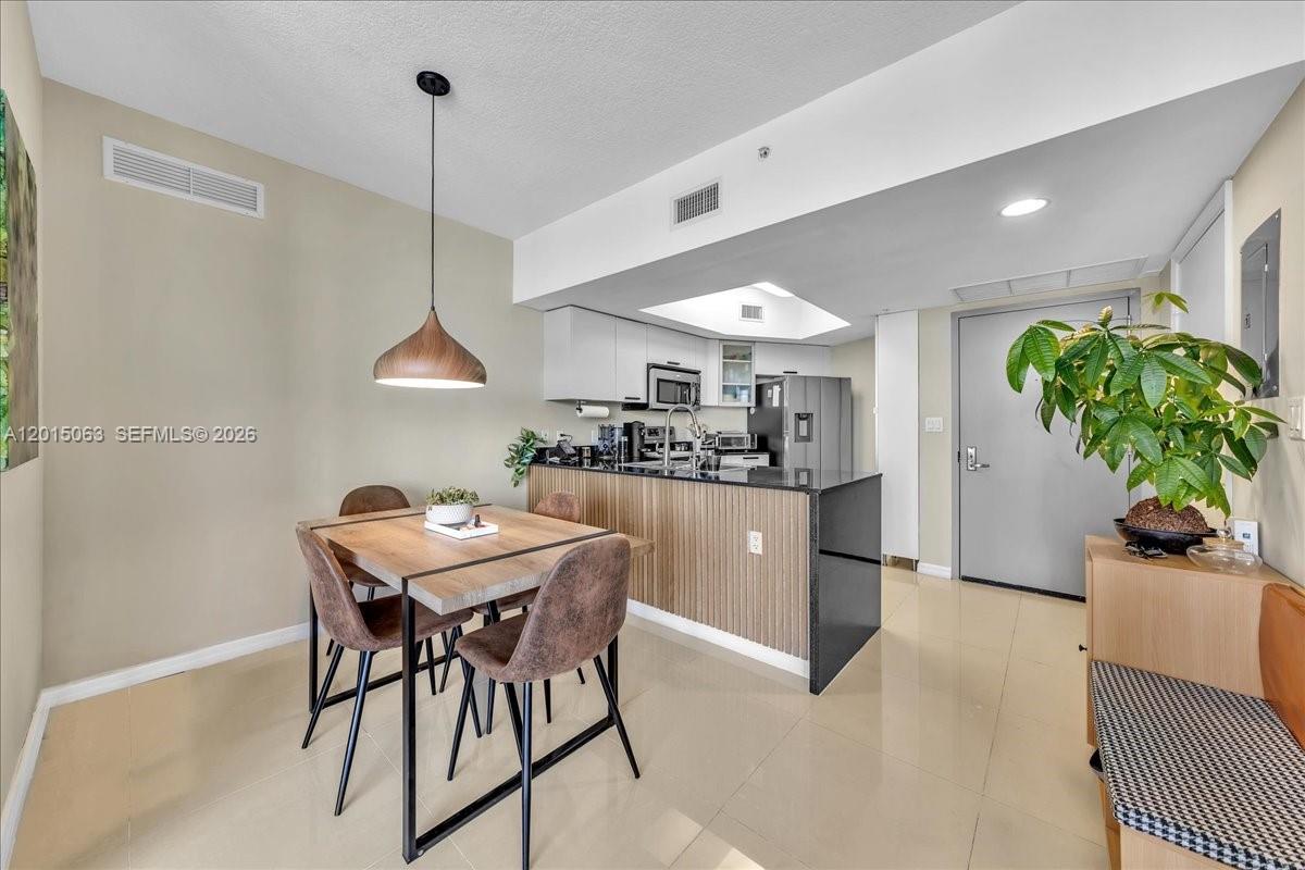 1750 N Bayshore Dr # 2015