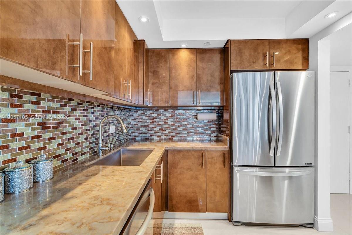 20515 E Country Club Dr # 2048