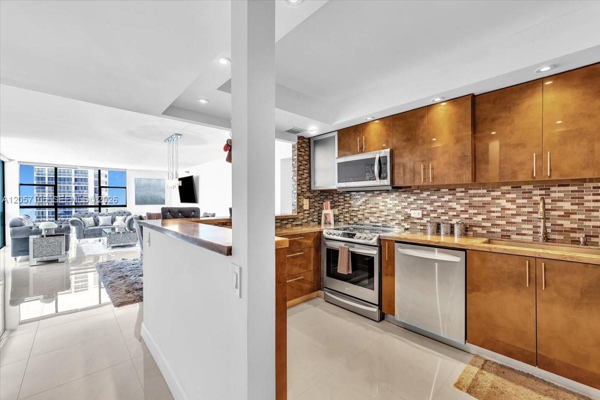 20515 E Country Club Dr # 2048