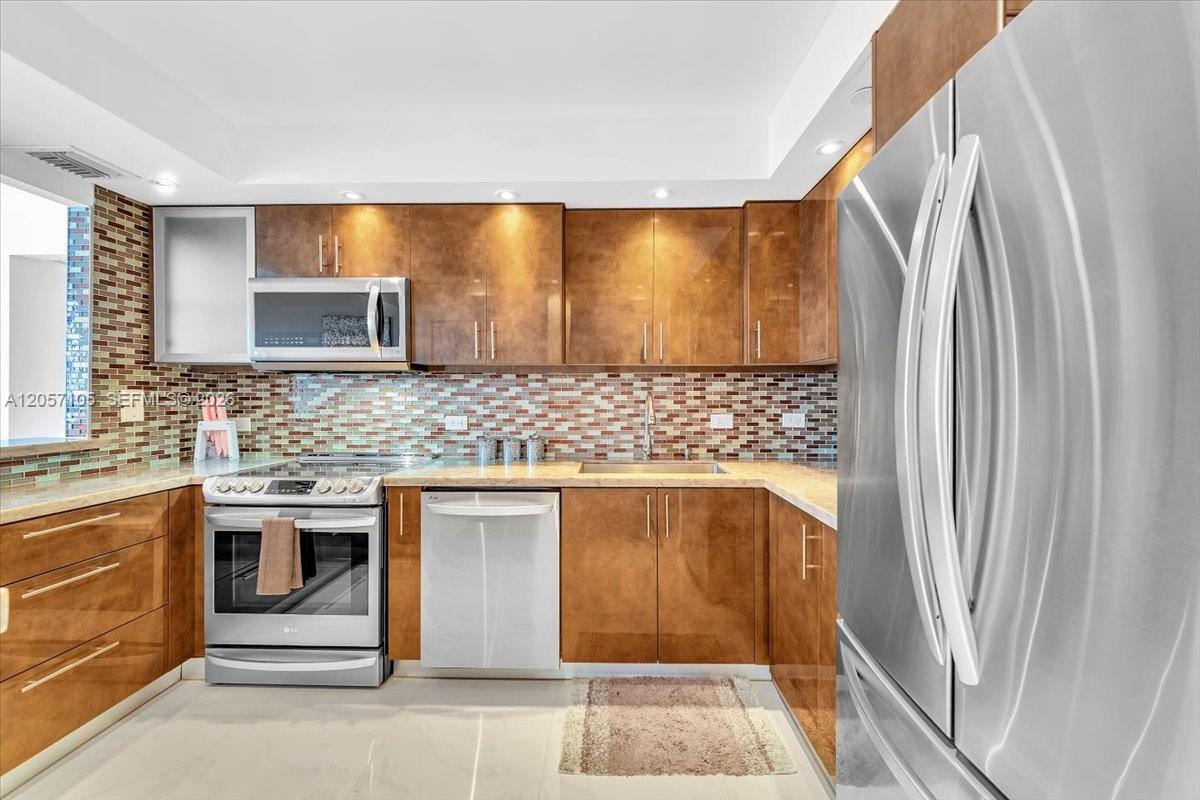 20515 E Country Club Dr # 2048