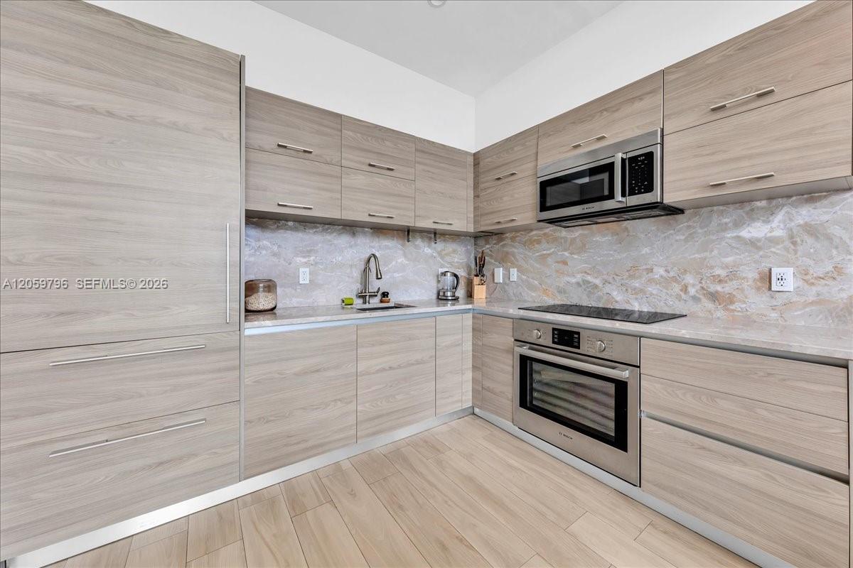1300 S Miami Ave Unit: UPH5