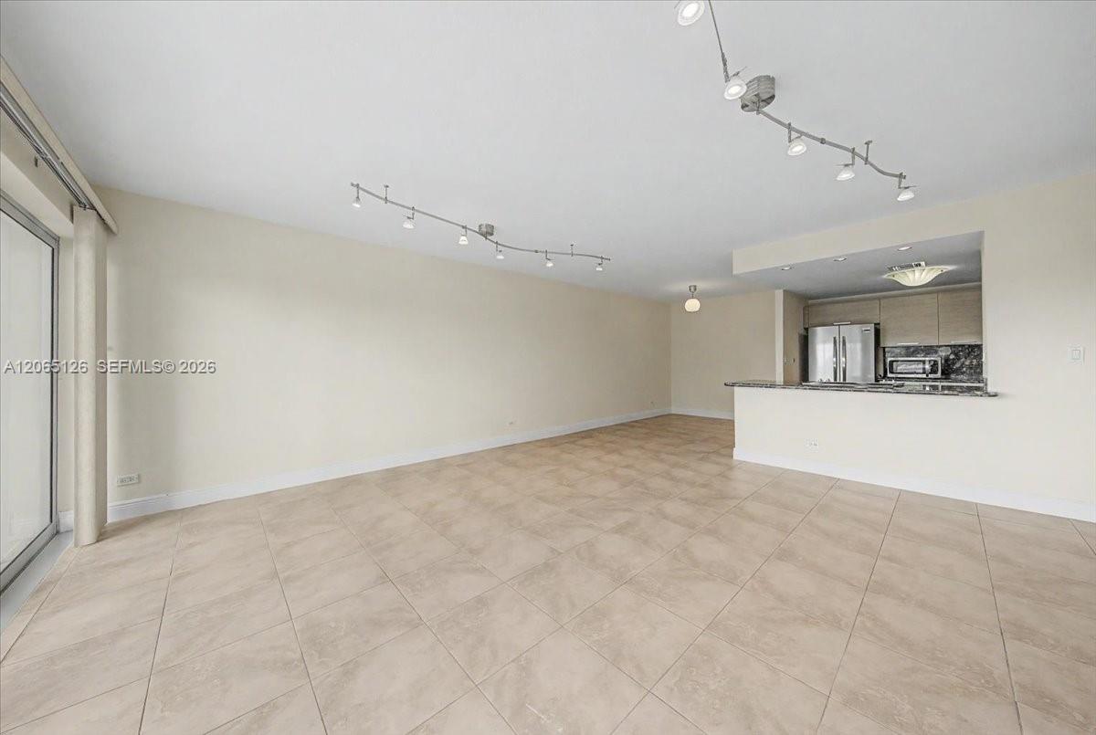 2451 Brickell Ave # 4F