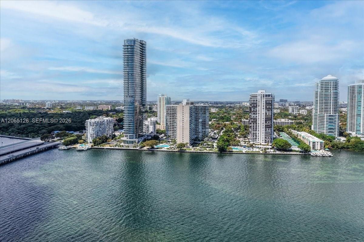 2451 Brickell Ave # 4F