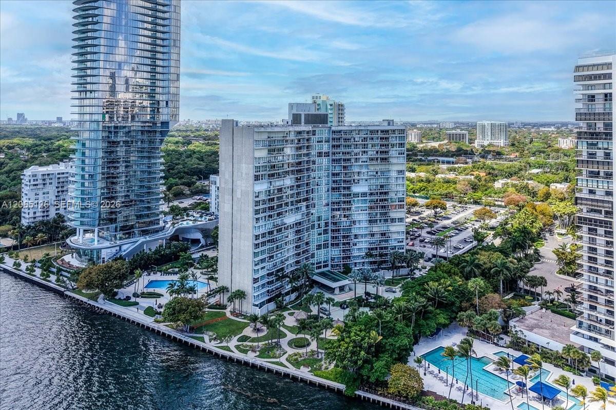 2451 Brickell Ave # 4F