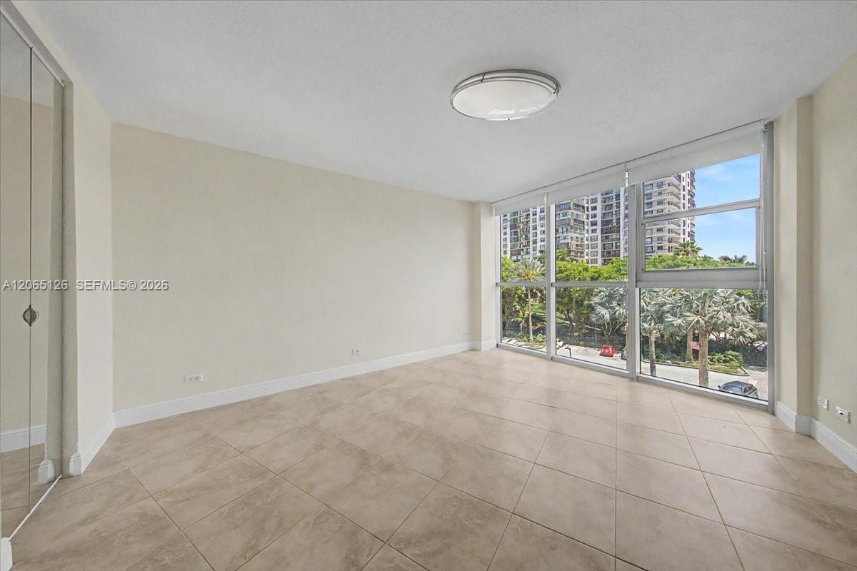 2451 Brickell Ave # 4F