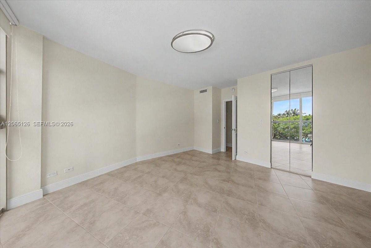 2451 Brickell Ave # 4F