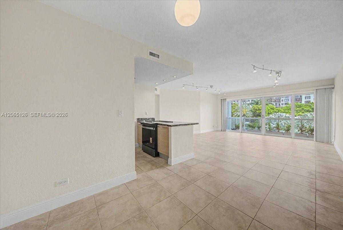 2451 Brickell Ave # 4F