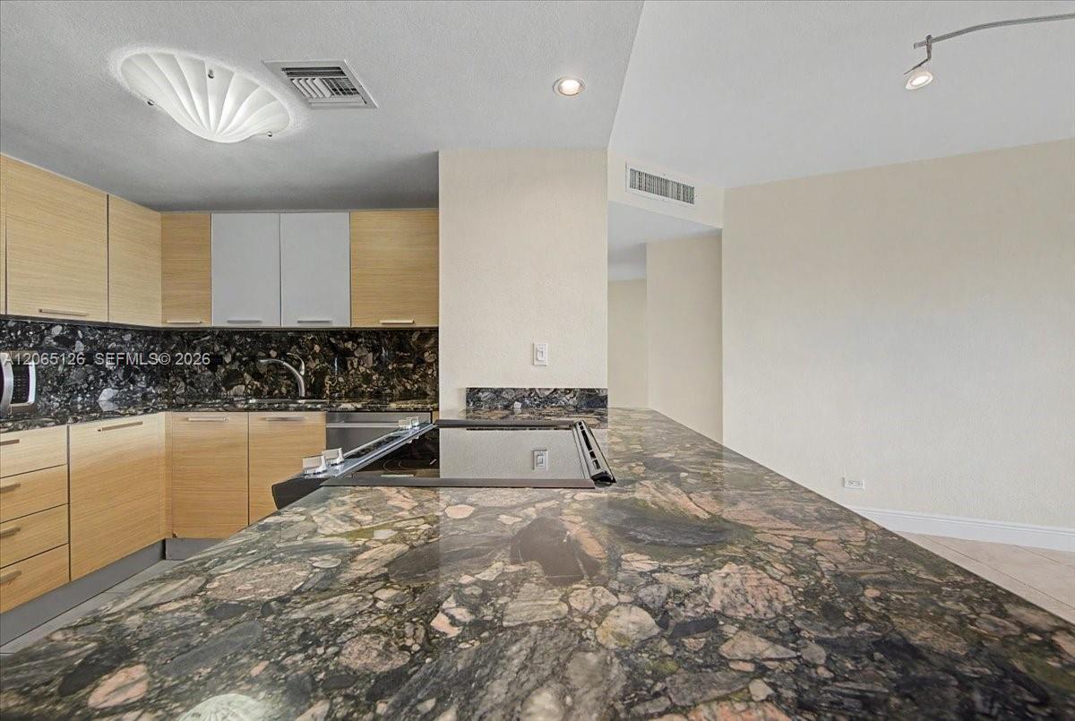 2451 Brickell Ave # 4F