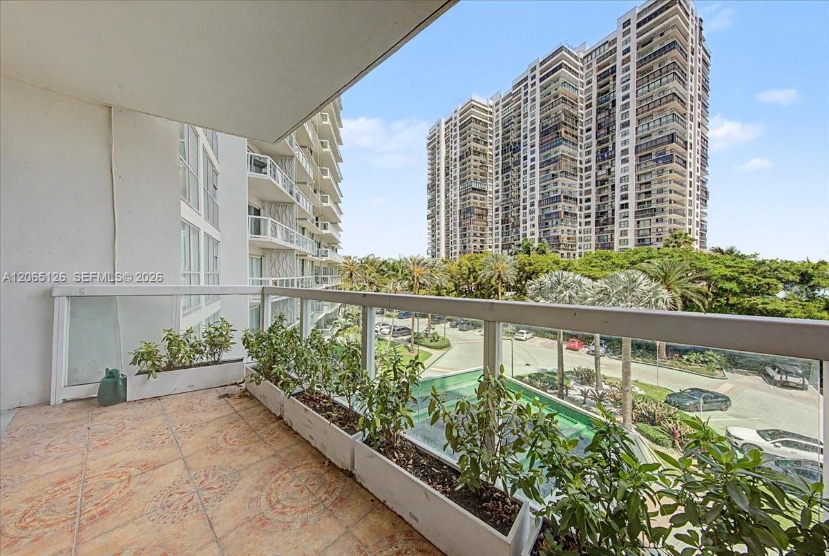 2451 Brickell Ave # 4F