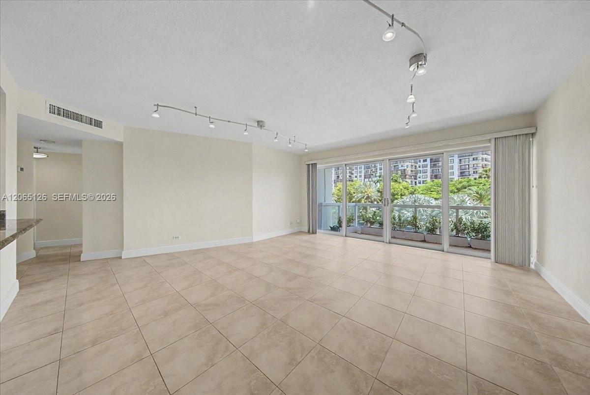 2451 Brickell Ave # 4F
