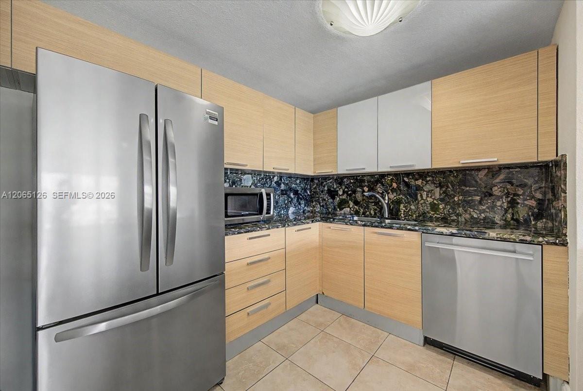 2451 Brickell Ave # 4F