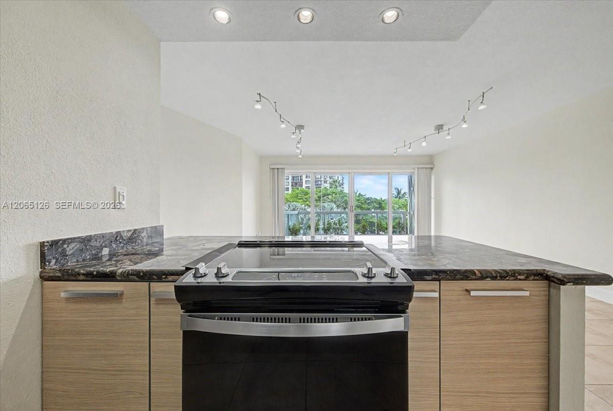 2451 Brickell Ave # 4F
