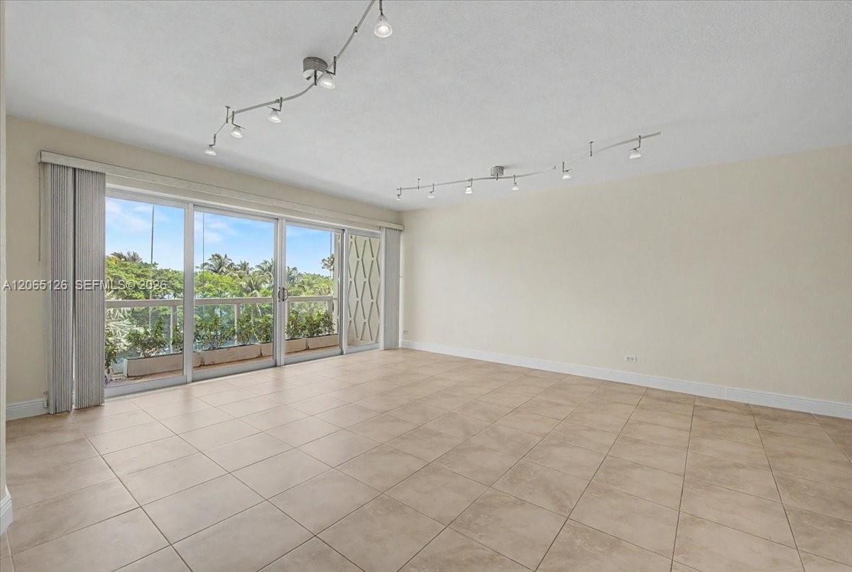 2451 Brickell Ave # 4F