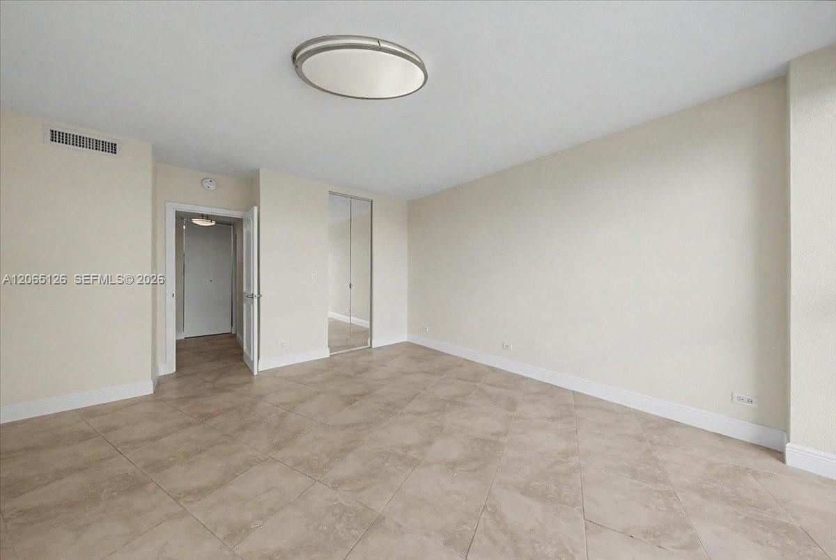 2451 Brickell Ave # 4F
