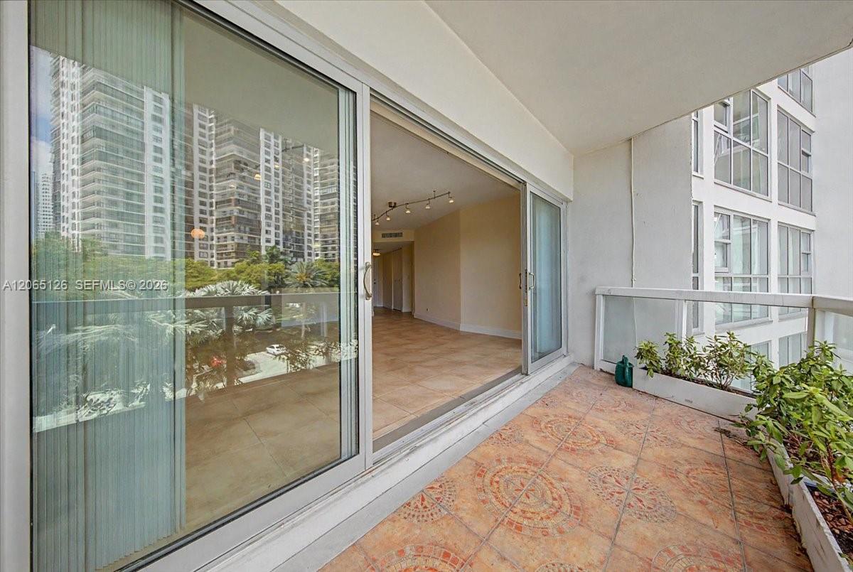 2451 Brickell Ave # 4F