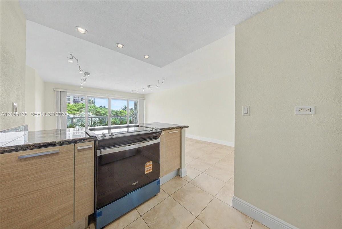 2451 Brickell Ave # 4F