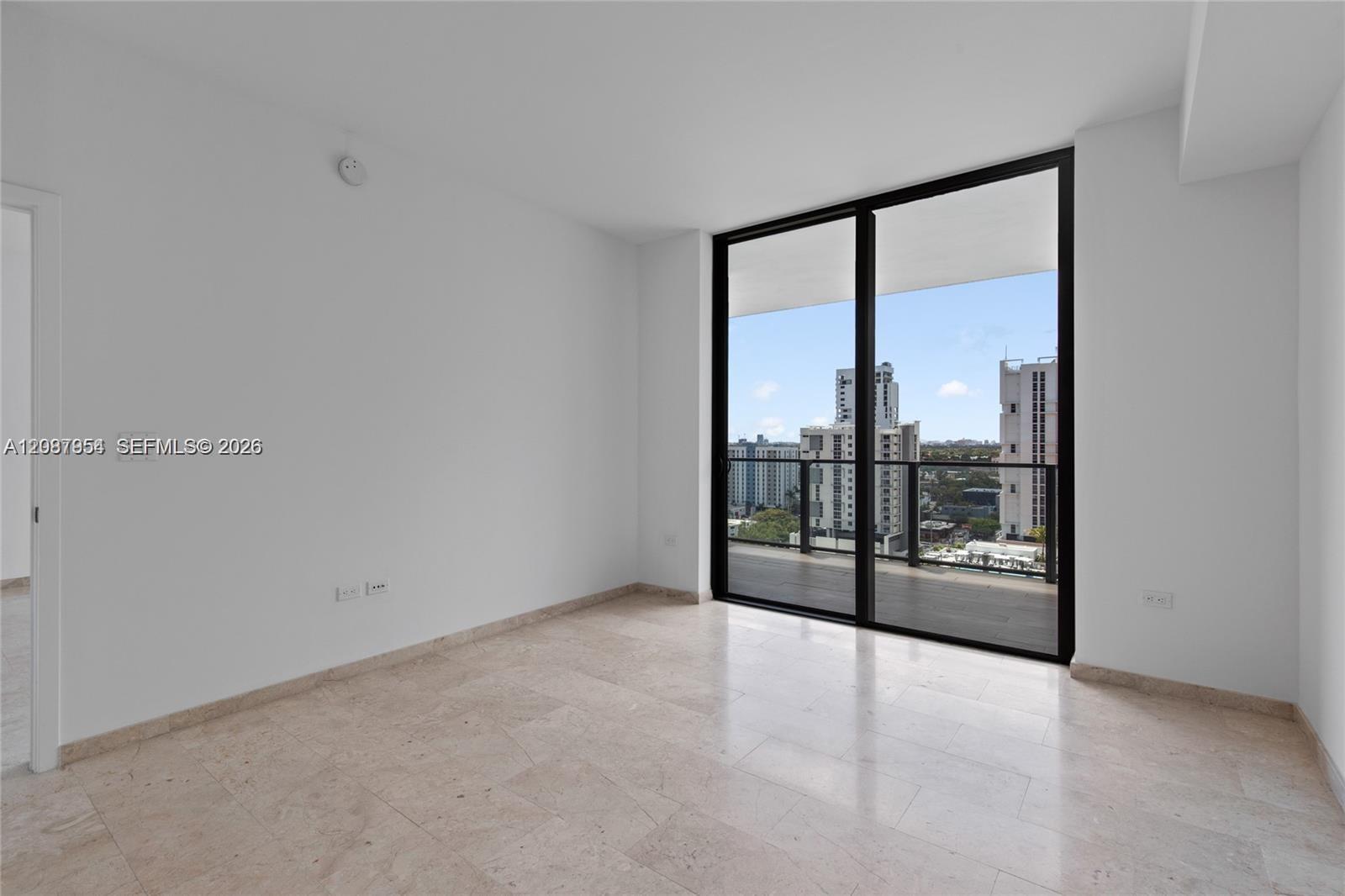 88 SW 7th St # 904