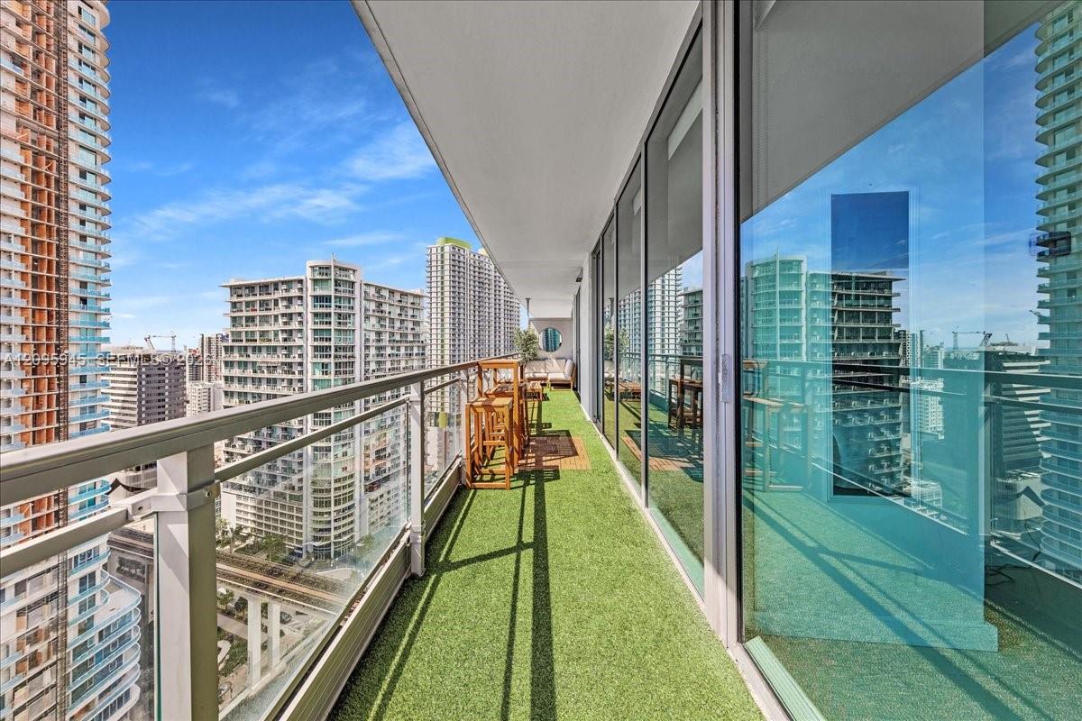 92 SW 3rd St # 2802