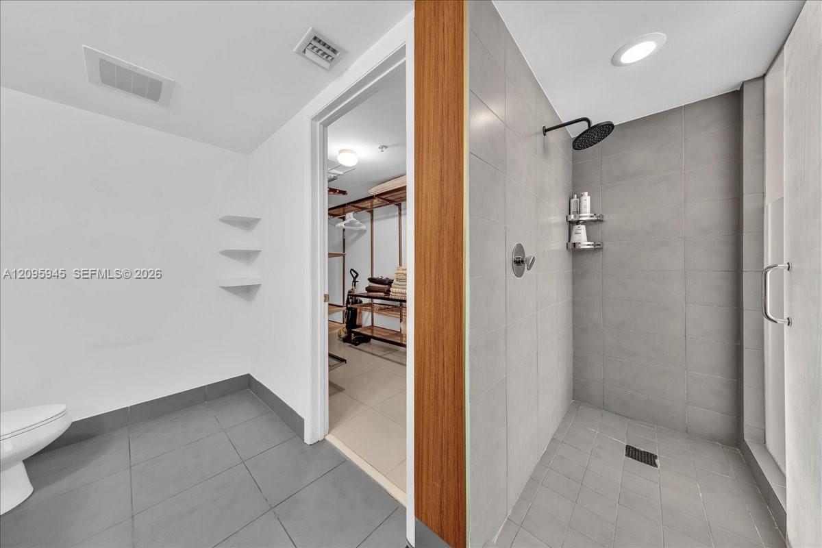 92 SW 3rd St # 2802